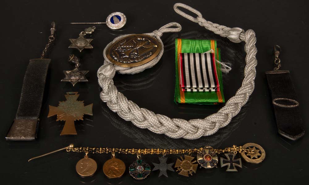 Konvolut Orden, Zipfel, Schützenschnur und Anstecknadel. Bestehend aus: Mutterkreuz III. Klasse