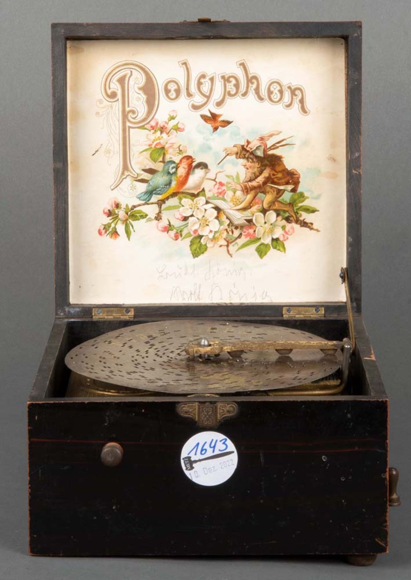 Polyphon. Deutsch um 1900. Massivholz-Kasten, bemalt mit Holzstrukturfarbe, Innenleben Messing /