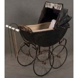 Kinderwagen. Härtelwagen Staaken, Zeppelinwerft Deutsch um 1900. Metallgestell, bemalter Holzkorpus,