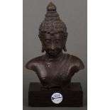 Buddhabüste. Asien. Bronze, auf Holzsockel, H=30 cm.