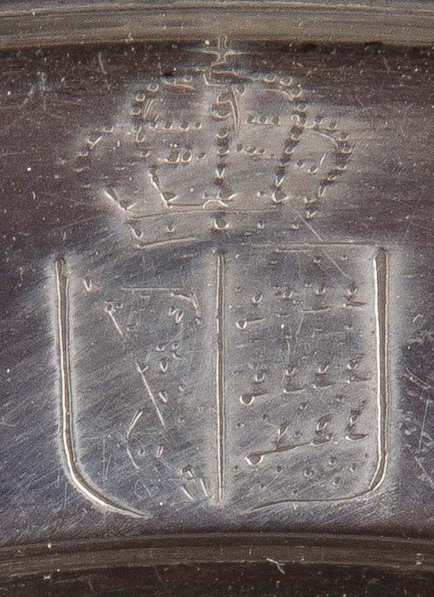 Teller mit dem Wappen von Friedrich Wilhelm Karl von Württemberg um 1800. Silber, ca. 540 g, an - Image 2 of 3
