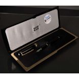 Montblanc-Füller. 14 ct Goldfeder, im Original-Etui.