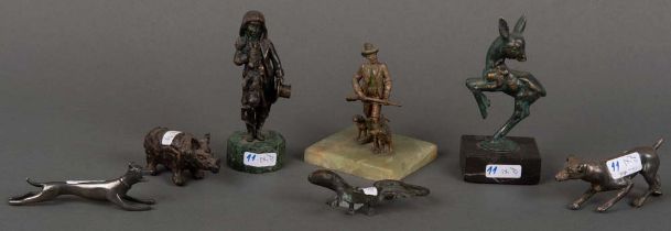 Sieben Tier- bzw. Jägerfiguren. Deutsch 20. Jh. Bronze / Metall, teilw. auf Marmorsockel, H=2 bis