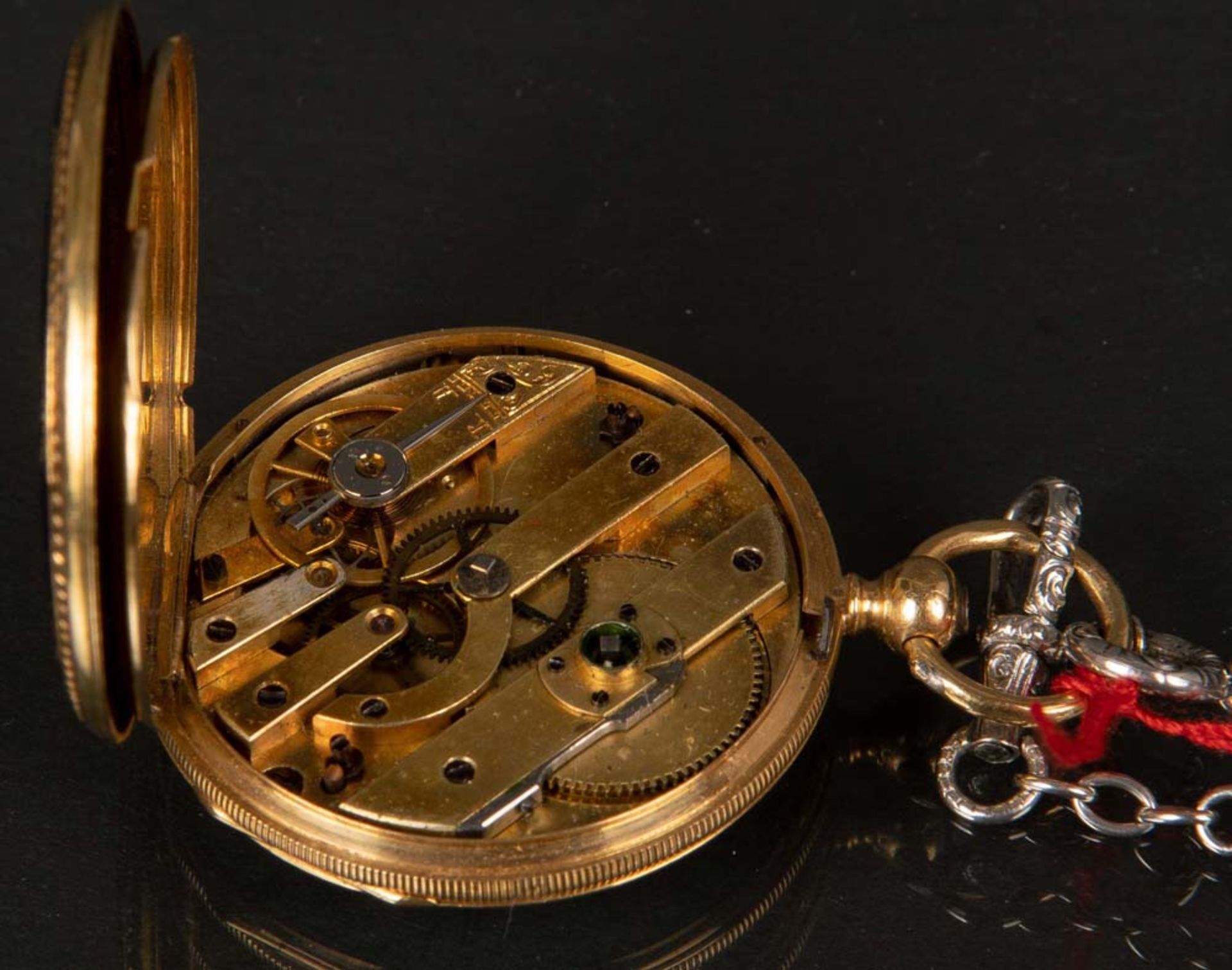 Taschenuhr mit Kette. Terray Petit. 18 ct Gold, ca. 9 g, besetzt mit Emaille / Diamantrosen. ( - Image 2 of 2