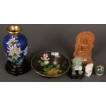 Konvolut Diverses. Asien. Bestehend aus: Cloisonné-Vase, Schale, kleine Deckeldose, Fo-Hund,