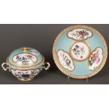 Doppelhenkelterrine und Unterplatte. Meissen 1740. Porzellan, türkisfarbener Fond mit