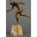 Pierre Le Faguays (1892-1962). Balancierende Kugelspielerin. Bronze, brüniert, auf erhöhtem