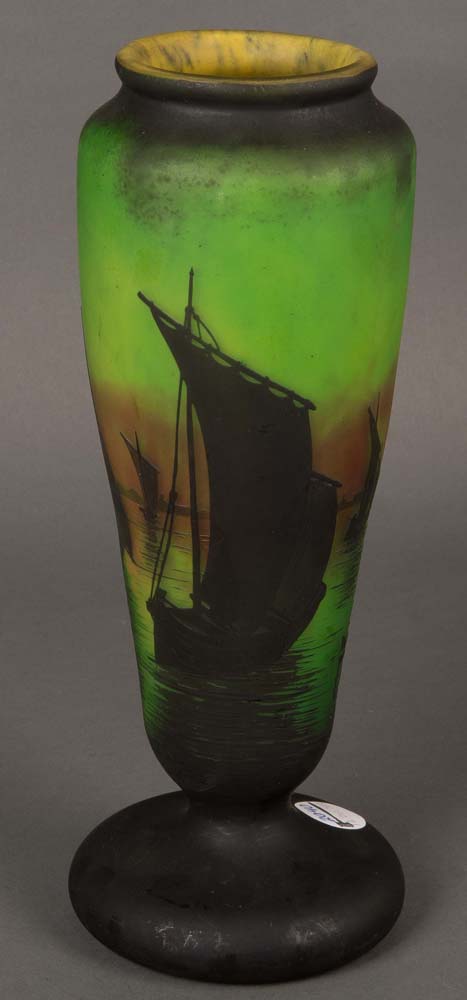 Jugendstil-Vase. Daum Frères & Cie, Verreries de Nancy um 1900. Walzenförmig, sich nach unten - Image 2 of 3