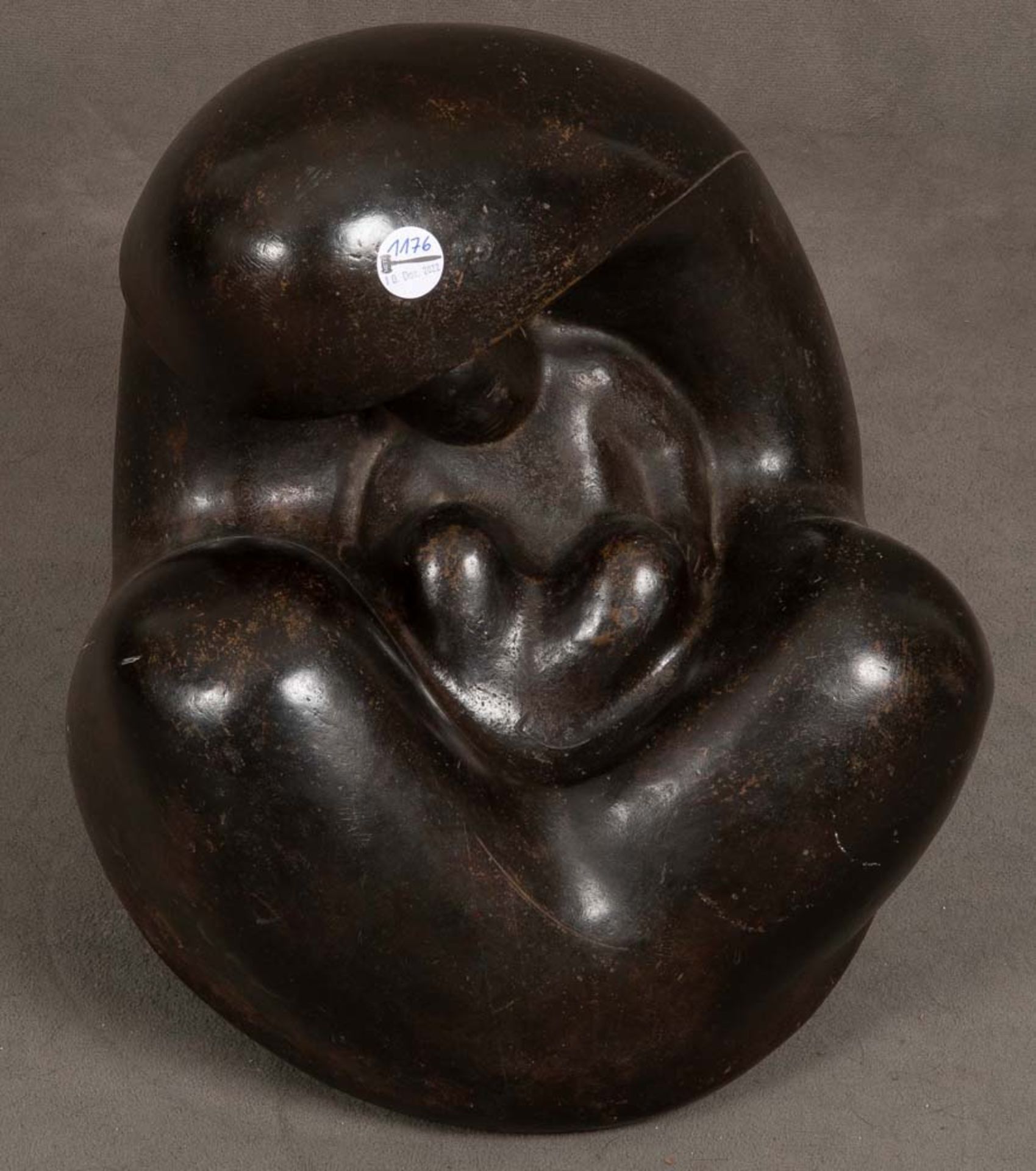 Walter Fischer (1901-1979). Mutter mit Kind. Bronze, verso sign., H=48 cm.