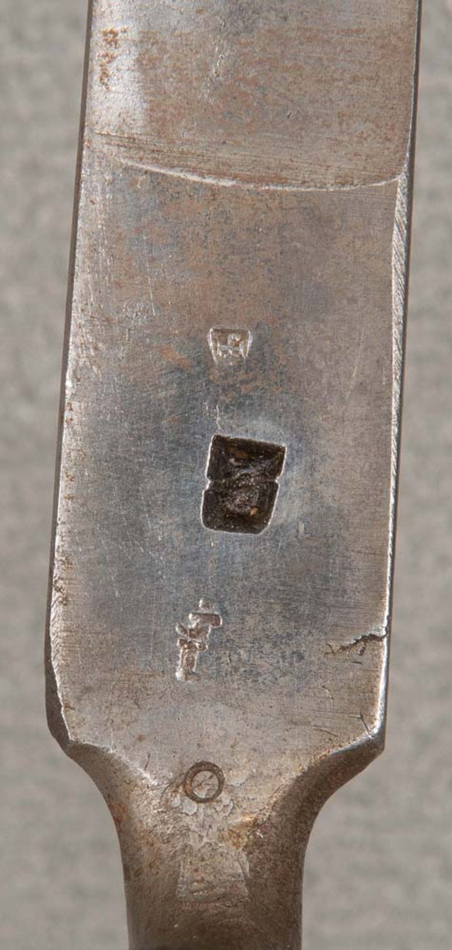 Steinschlossgewehr mit Bajonett. Belgien 19. Jh. Schaft aus Nussbaum, Lauf L=103 cm, Gesamtlänge L= - Bild 4 aus 4