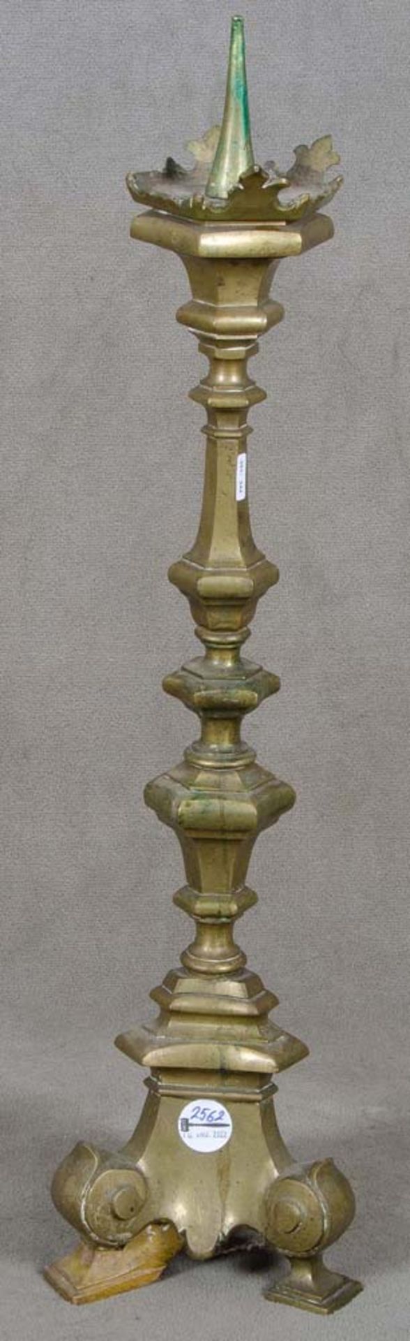 Kerzenleuchter. Südeuropa 18. Jh. Bronze, H=71,5 cm. (besch.)**