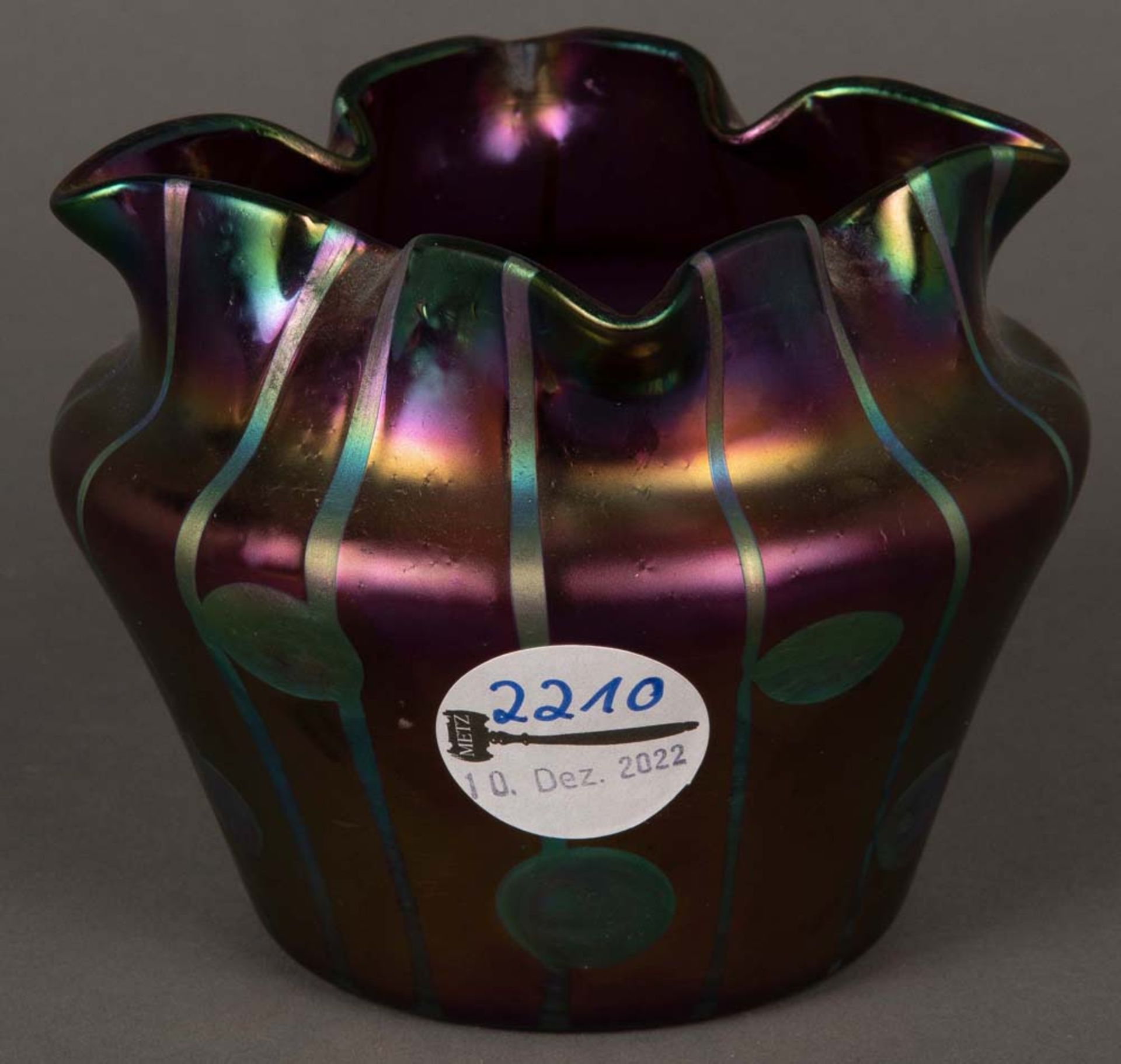 Jugendstil-Vase. Joh. Loetz Witwe 20. Jh. Farbloses Glas, farbig überfangen, irisierend, mit