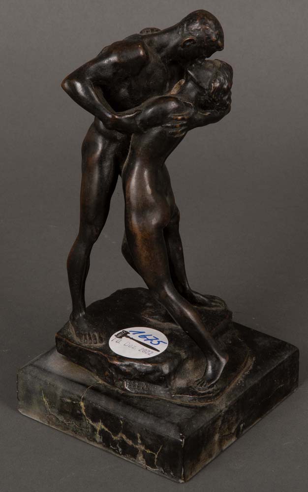 Ferdinand Lepcke (1866-1909). Der Kuss. Bronze, auf Marmorsockel, H=22 cm.