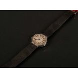 Damenarmbanduhr. Ulysse Nardin. Platin, ca. 12 g, Stoffband, Handaufzug, besetzt mit