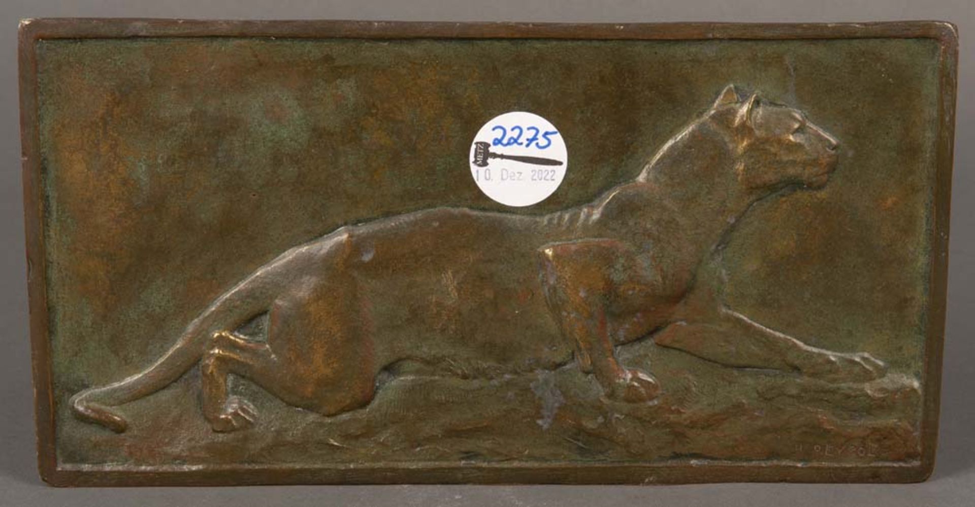 Hippolyte Peyrol (1856-1929). Plakette mit schreitendem Leoparden. Bronze, u./re./sign. H=15,5, B=29