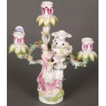 Girandole mit sitzender Dame. Meissen 1750. Porzellan, bunt bemalt, Modell von J.J. Kaendler, H=28,6