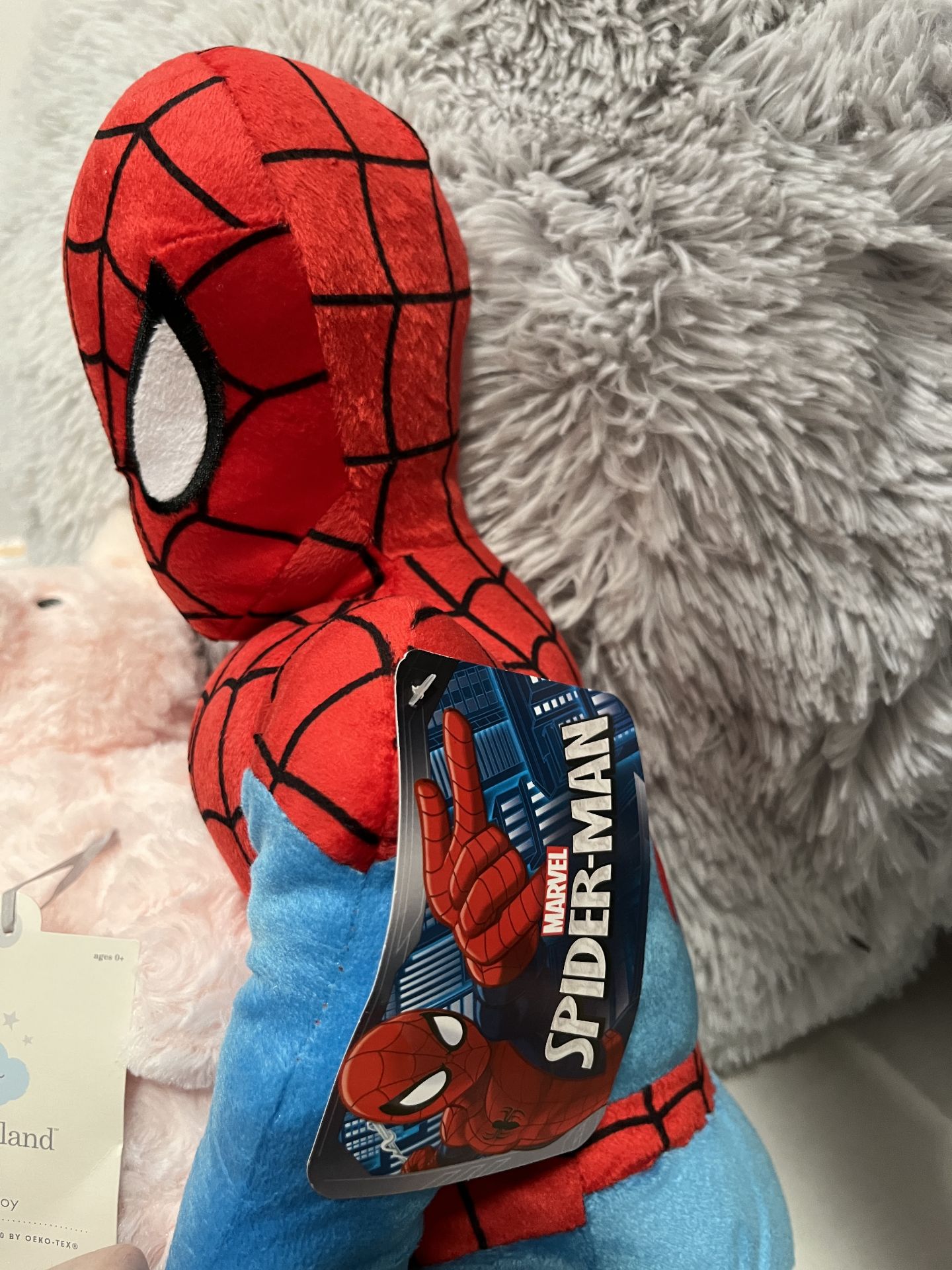 Bedding, fluffy pillow and branded stuck animals, Disney, Marvel, etc. NB3 - Image 3 of 6