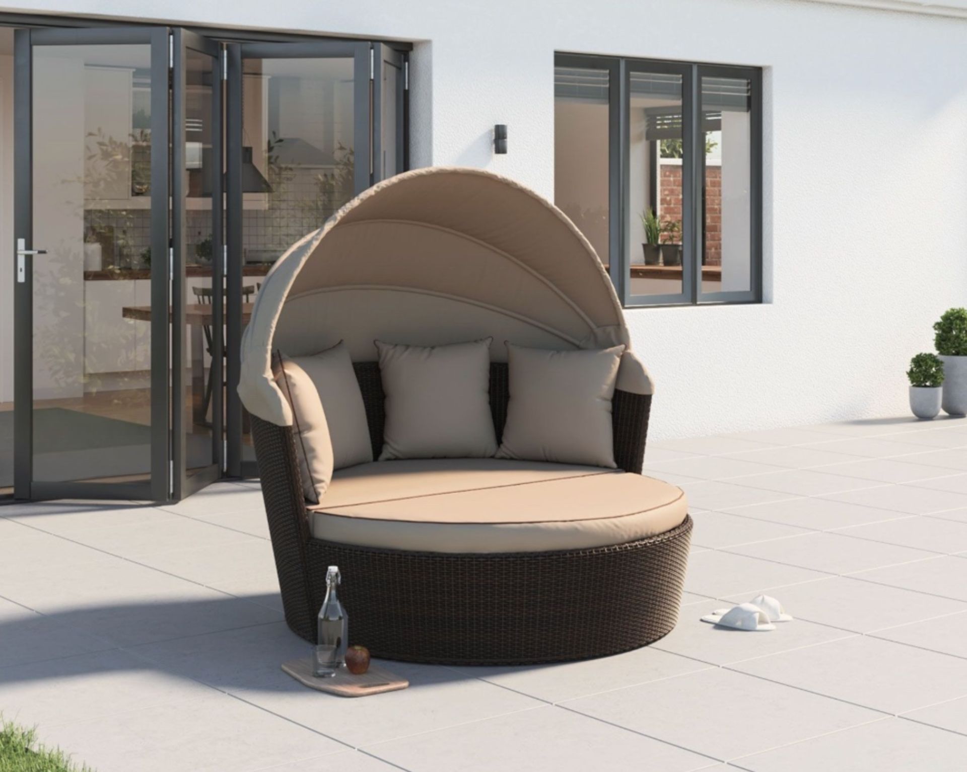 Brand New Rattan Garden Day Bed in Black and Vanilla. RRP £1,499