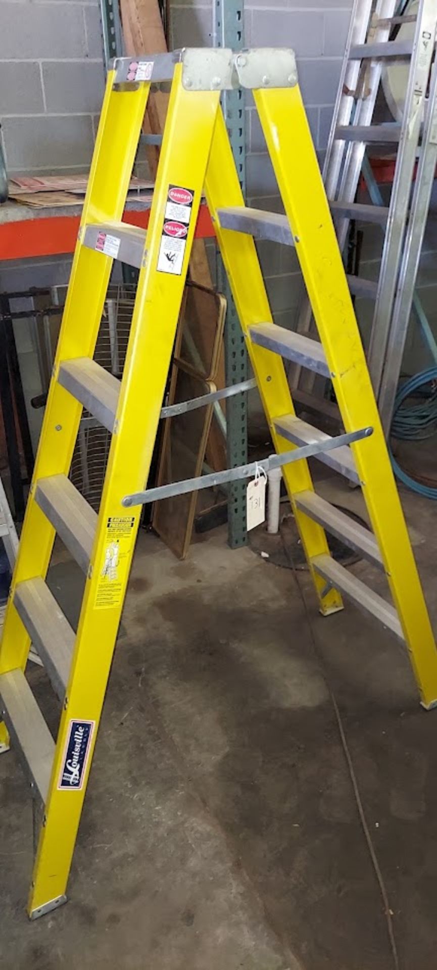 Louisville 6 ft Fiberglass Step Ladder, Model 3131-06