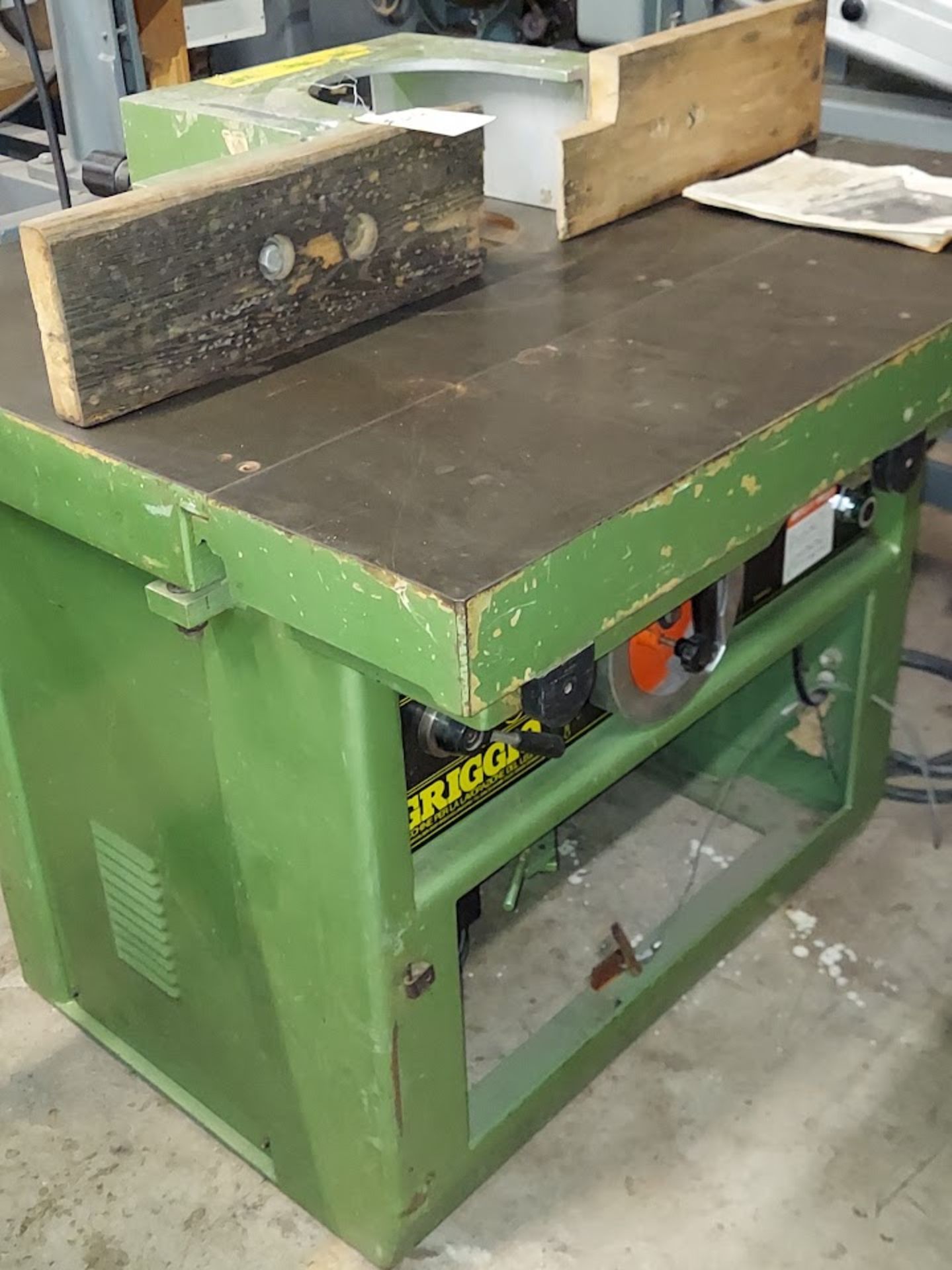 Griggio Wood Shaper, Model TC 2000, w/ 1-1/4" spindle, 220V