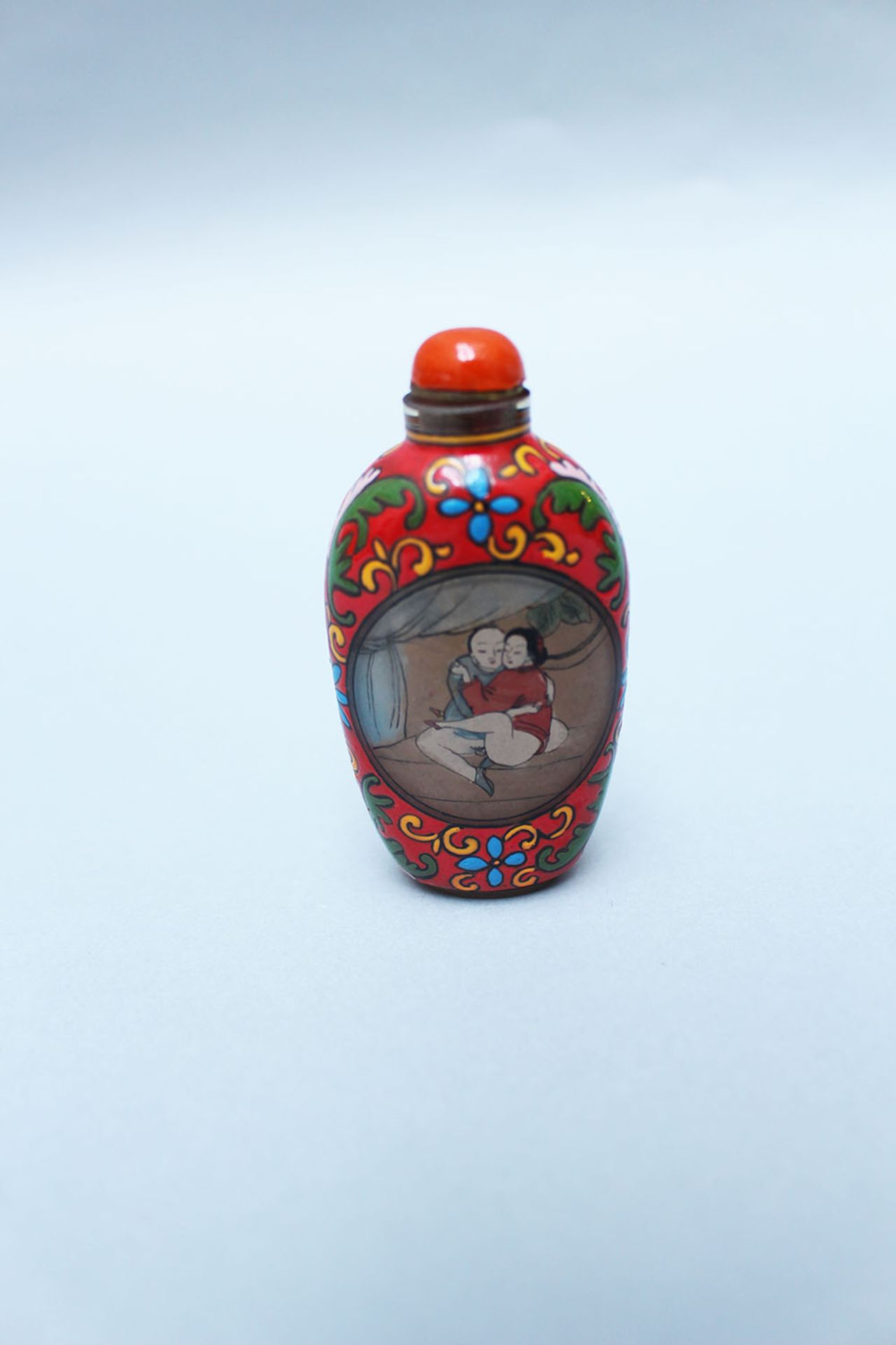 Snuff bottle