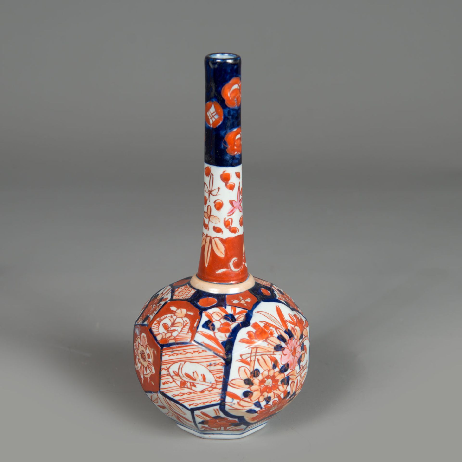 Pair of Imari bottles - Bild 3 aus 3