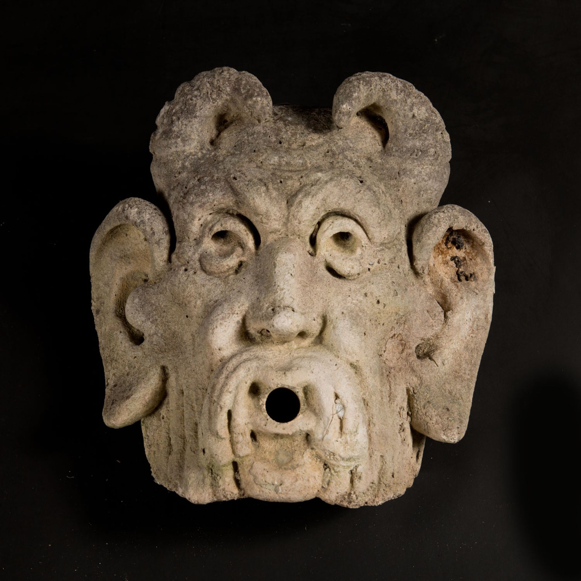 Fountain mask