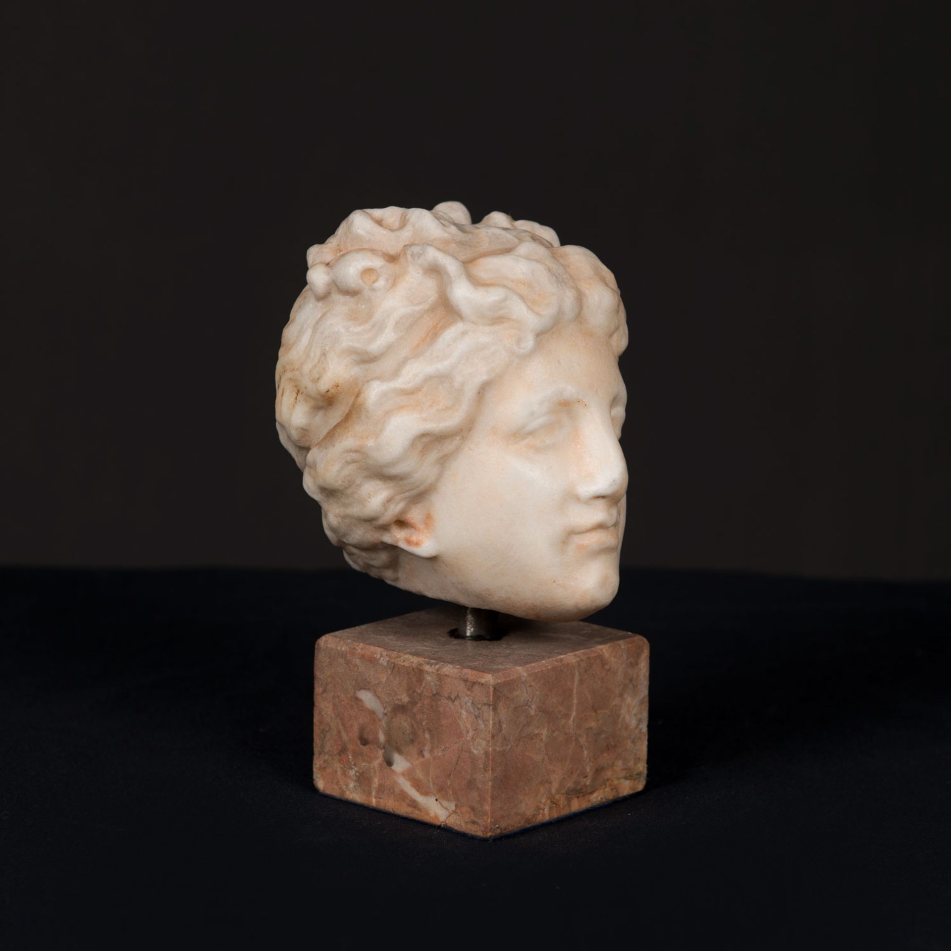 Ancient marble head - Image 2 of 4