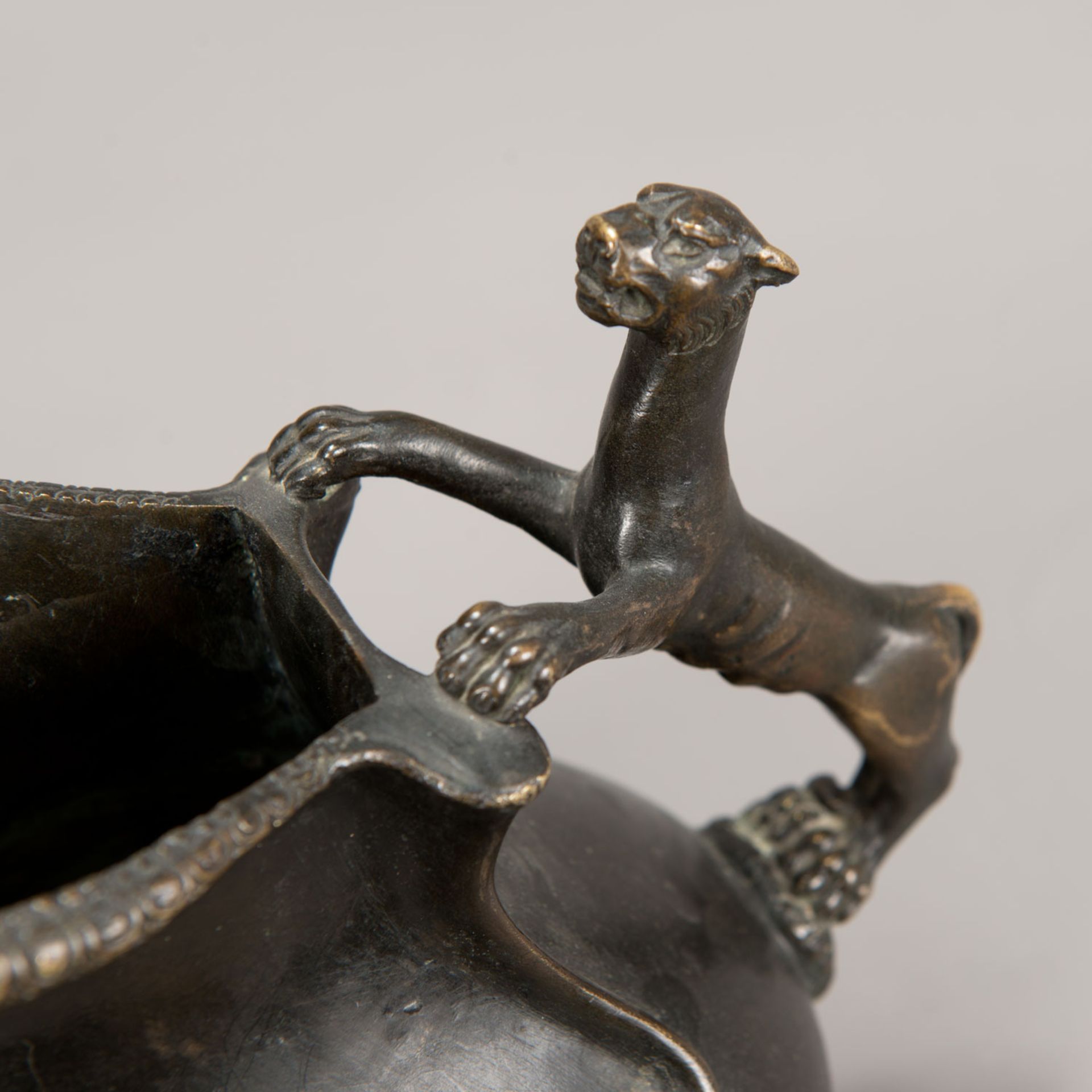 Bronze jug in Pompeian style  - Bild 3 aus 3