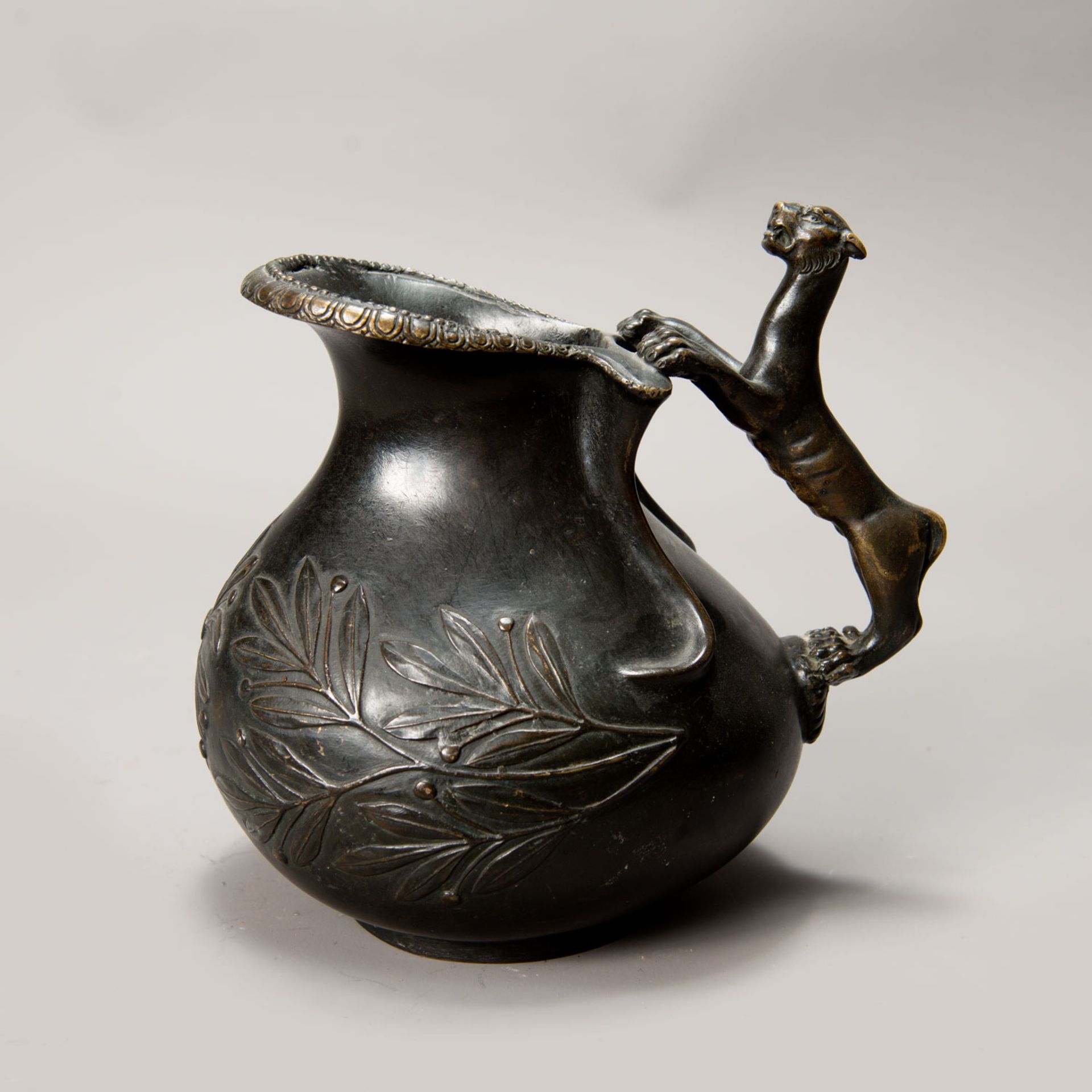 Bronze jug in Pompeian style - Image 2 of 3