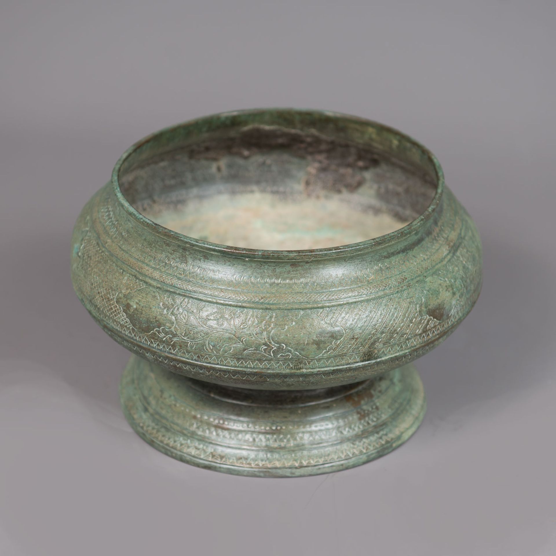 Early oriental bronce bowl - Image 2 of 3