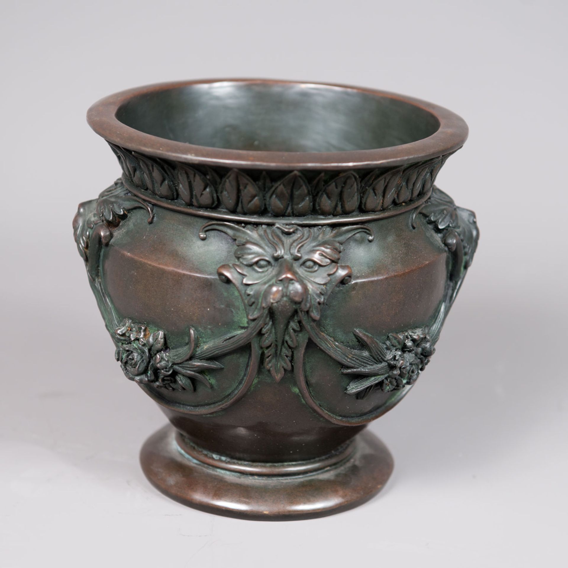 Classical urn vase - Image 3 of 3