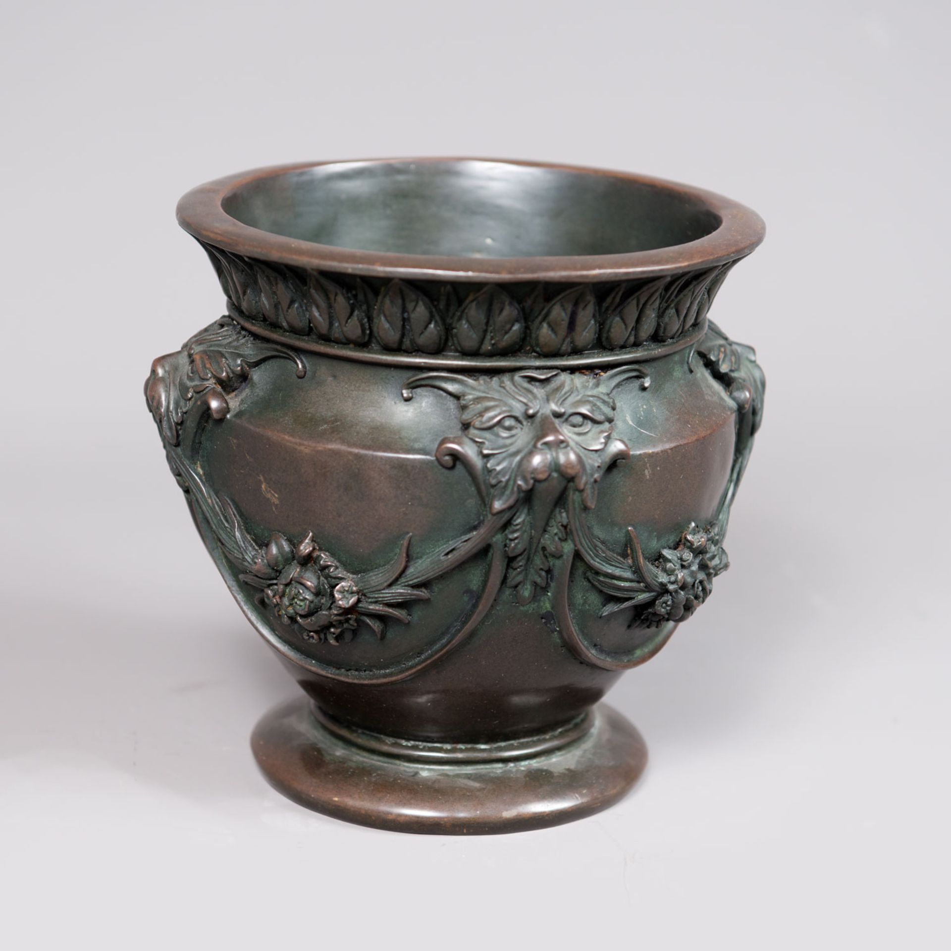 Classical urn vase - Image 2 of 3