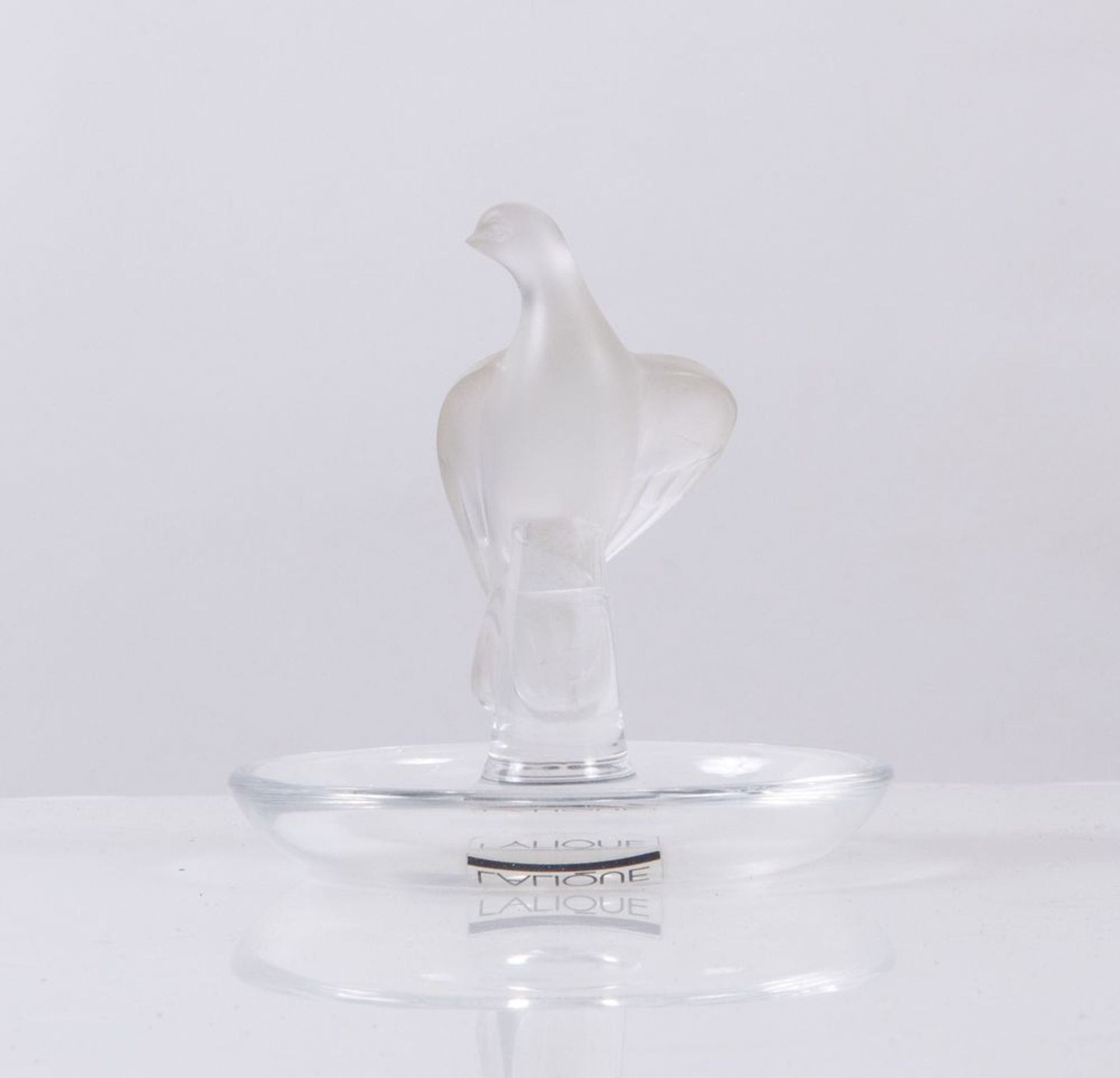 LALIQUE, Parigi. Uccellino. Cm 10xÃ˜9,5. Sotto la base reca etichetta Lalique.