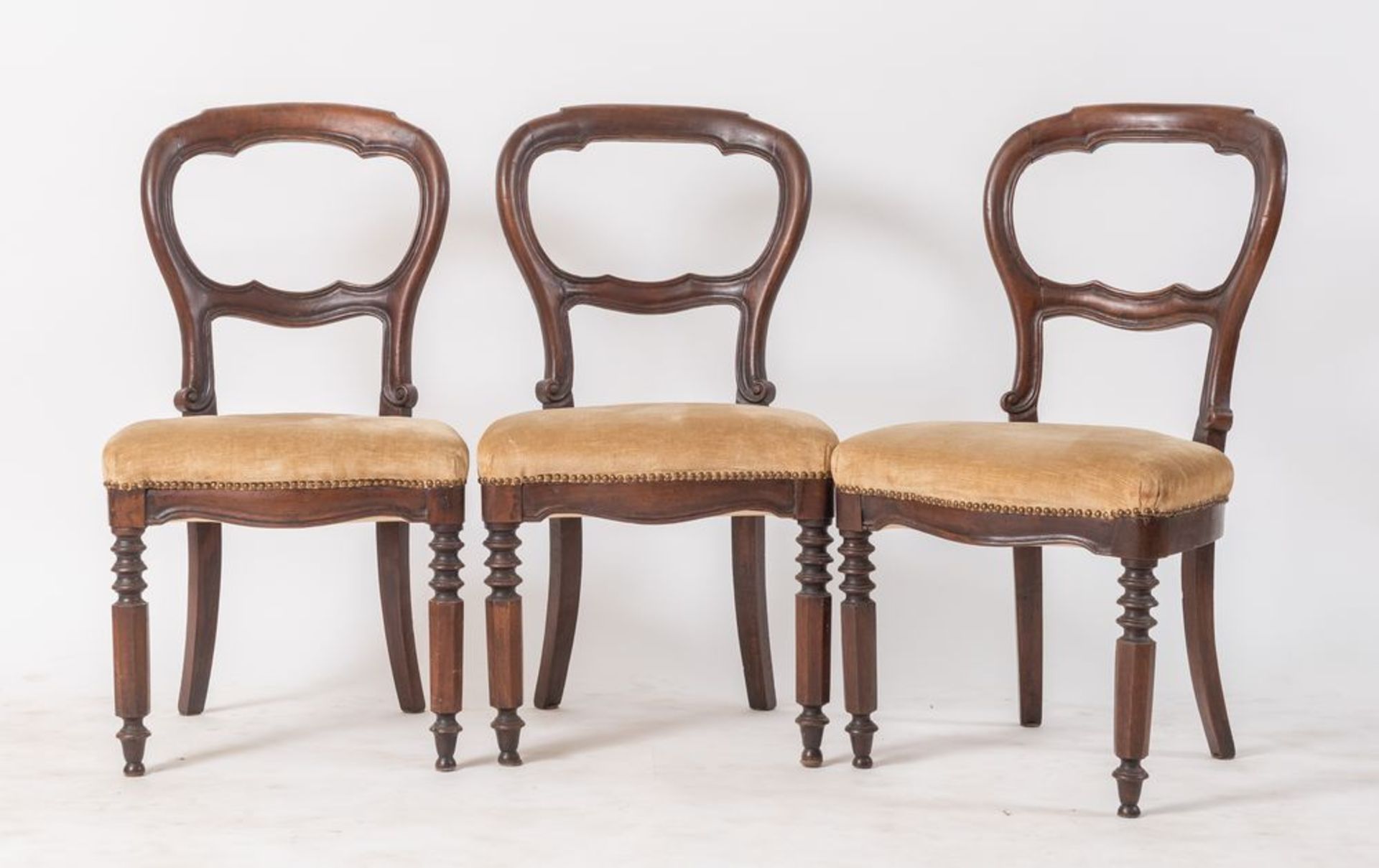 Sei sedie Luigi Filippo realizzate in massello di noce. Lombardia, seconda metÃ  del XIX secolo. - Bild 3 aus 3