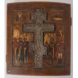 Icona recante croce in bronzo con entrambi i lati incisi. Russia, XIX secolo. Cm 44,5x39.