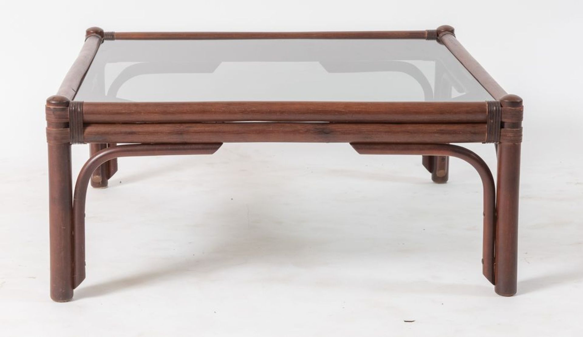 Tavolino di bamboo con piano di cristallo. Inizi del XX secolo. Cm 34x79x79. - Bild 2 aus 2