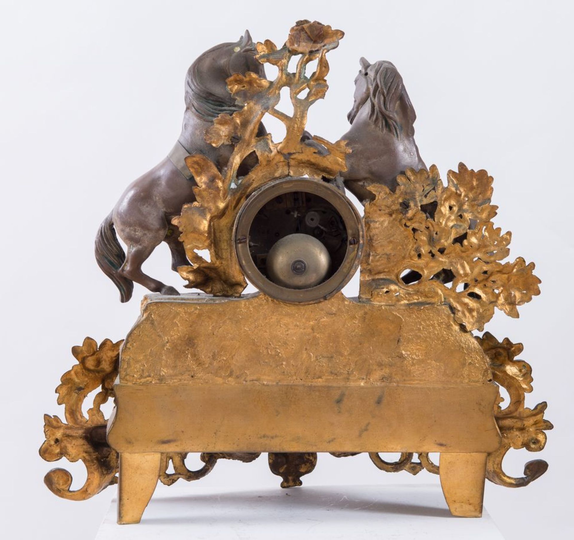 Orologio parigina in bronzo dorato e argentato. Reca una coppia di cavalli rampanti. Francia, ultimo - Bild 2 aus 2
