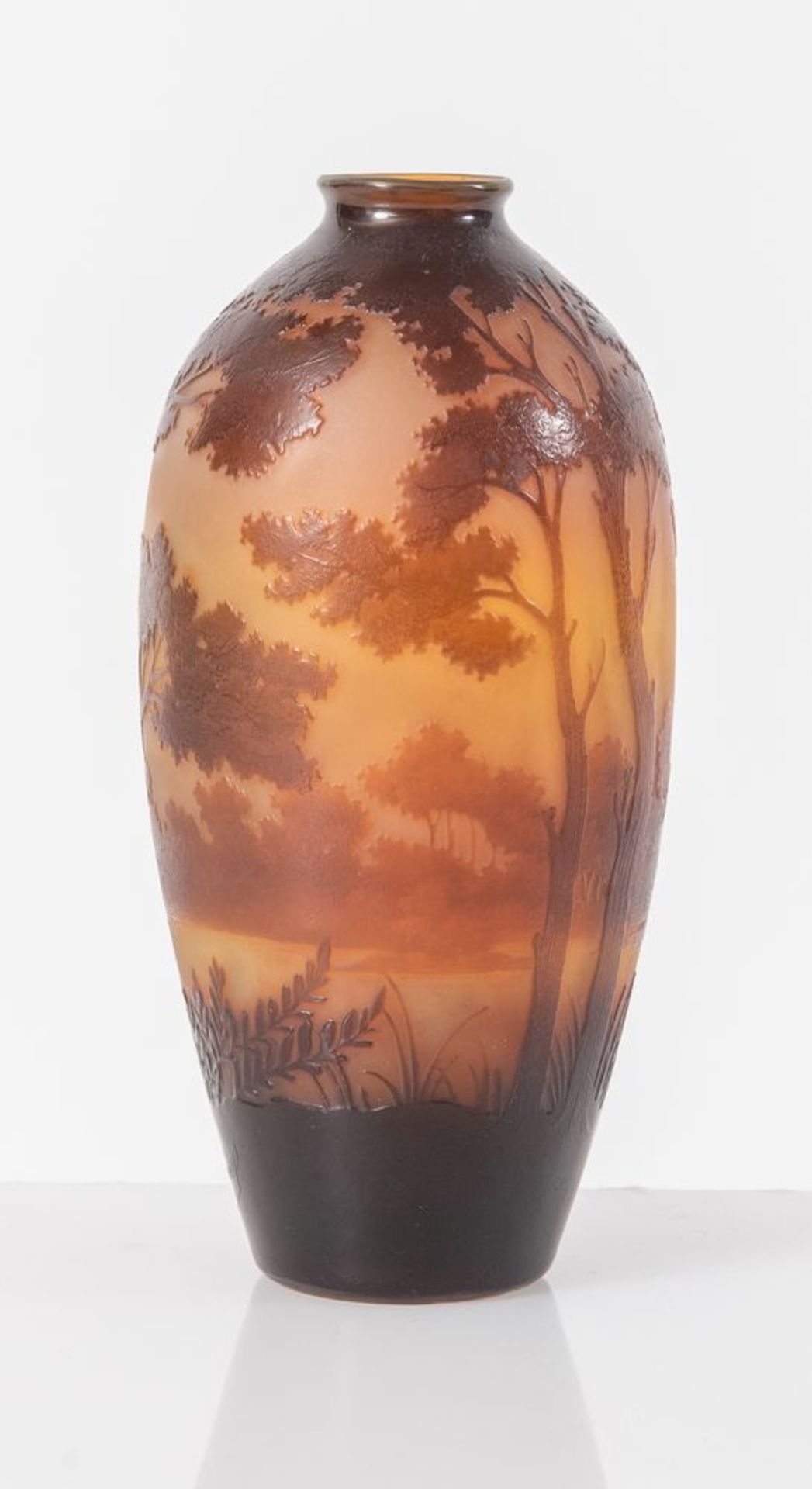 D'ARGENTAL Vaso disegnato da Paul Nicolas in vetro soffiato cammeo. Modello Lusignan. Reca marchio