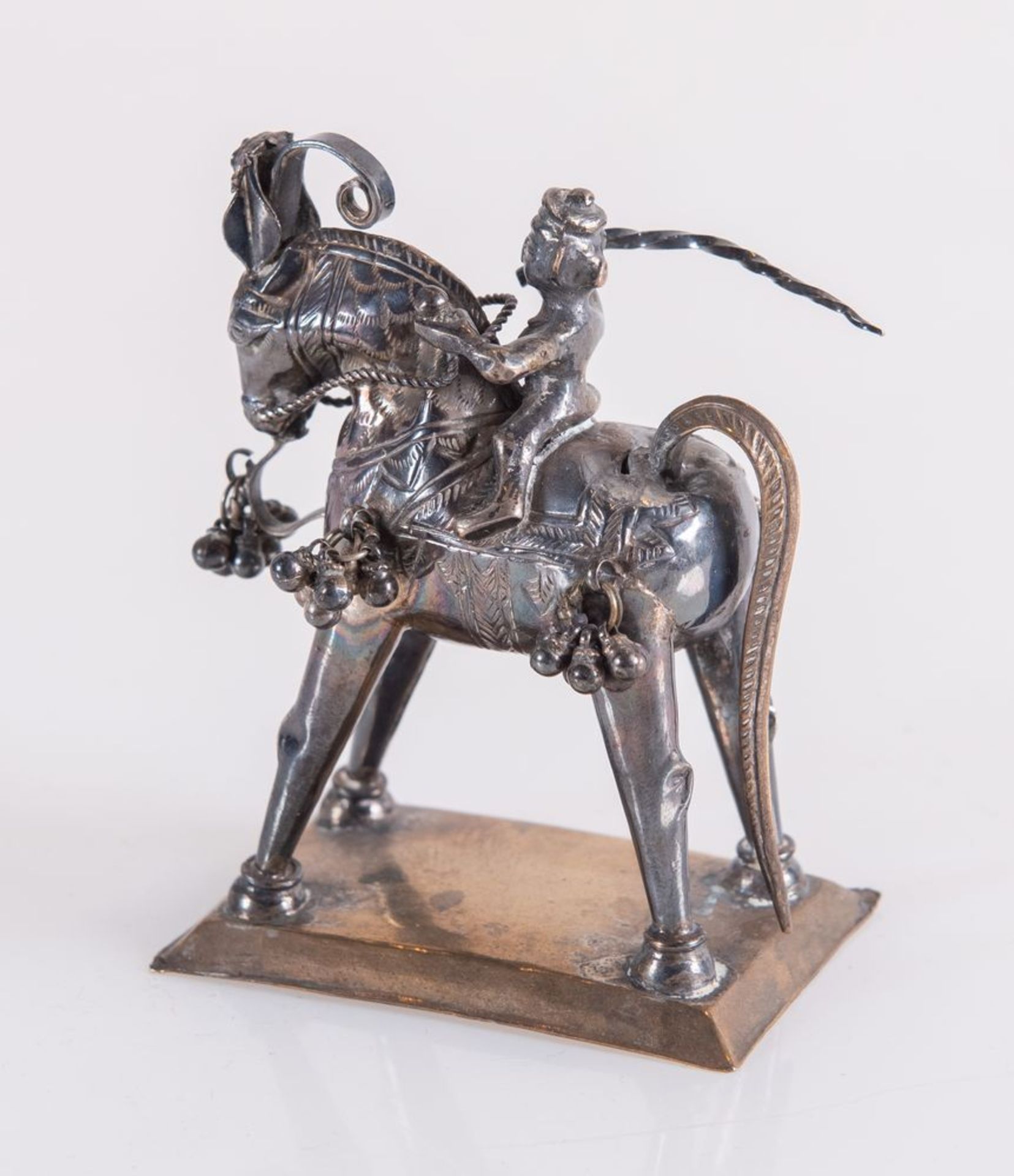 Cavallo parzialmente in argento con cabochon in pietra dura. Tibet? Non reca punzoni evidenti.Cm - Bild 2 aus 2