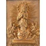 Maestro del XVIII secolo. "Madonna Assunta". Altorilievo in rame sbalzato e dorato. Cm 42x35,5.