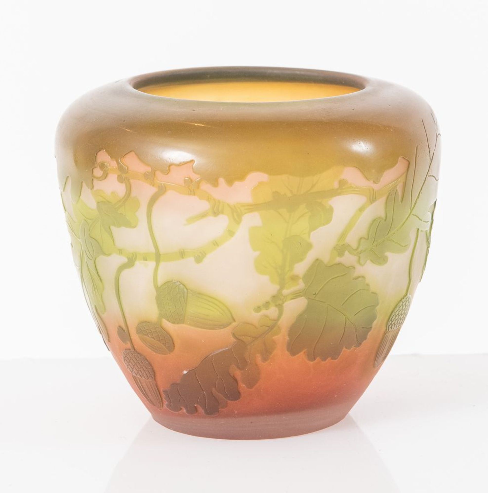 EMILE GALLE' Vaso in vetro soffiato cammeo. Reca marchio originale. Cm 13x14,3x14,3. Reca marchio. - Bild 2 aus 4