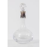 Decanter in cristallo con decorazione in argento 925. Cm 32xÃ˜16. Reca punzone 925.