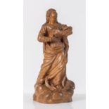 Scultura in terracotta, raffigurante Assunta. Emilia, XVIII secolo. Cm 49x23x15.