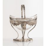 Germania, fine del XIX secolo. Cestino in argento 800, stile Napoleone III, recante ciotola in vetro