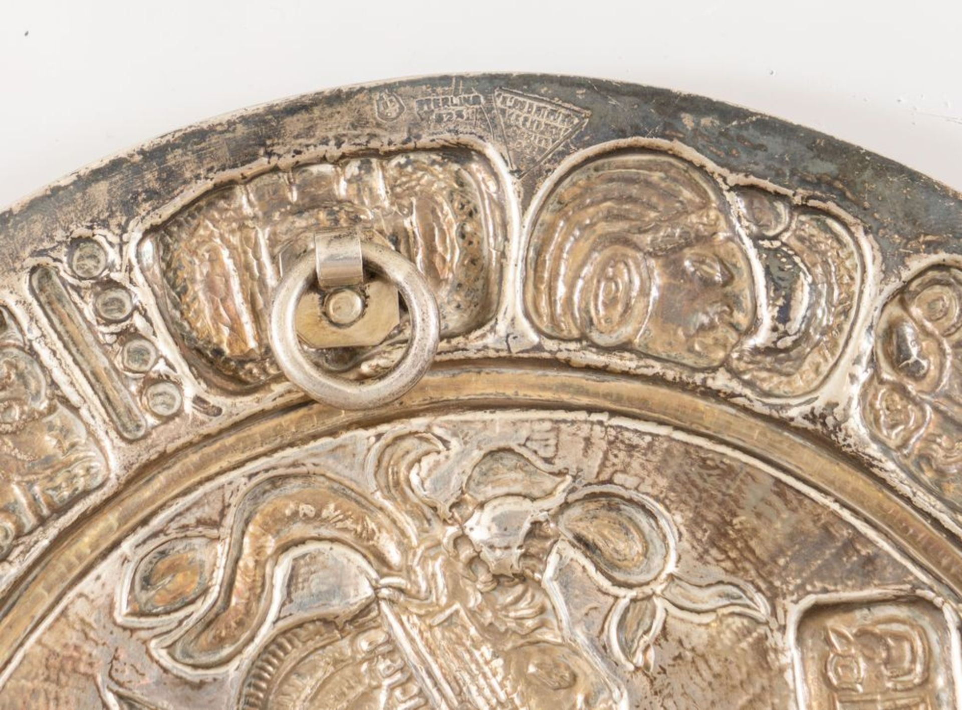 R. RODRIGUEZ, Messico, XX secolo. Piatto decorato in argento 925. Al retro reca punzoni: stemma, ste - Image 3 of 3
