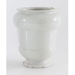 MANIFATTURA BOLOGNESE DEL XVIII SECOLO Albarello in ceramica bianca. Cm 20x15. (presenta fellatura e