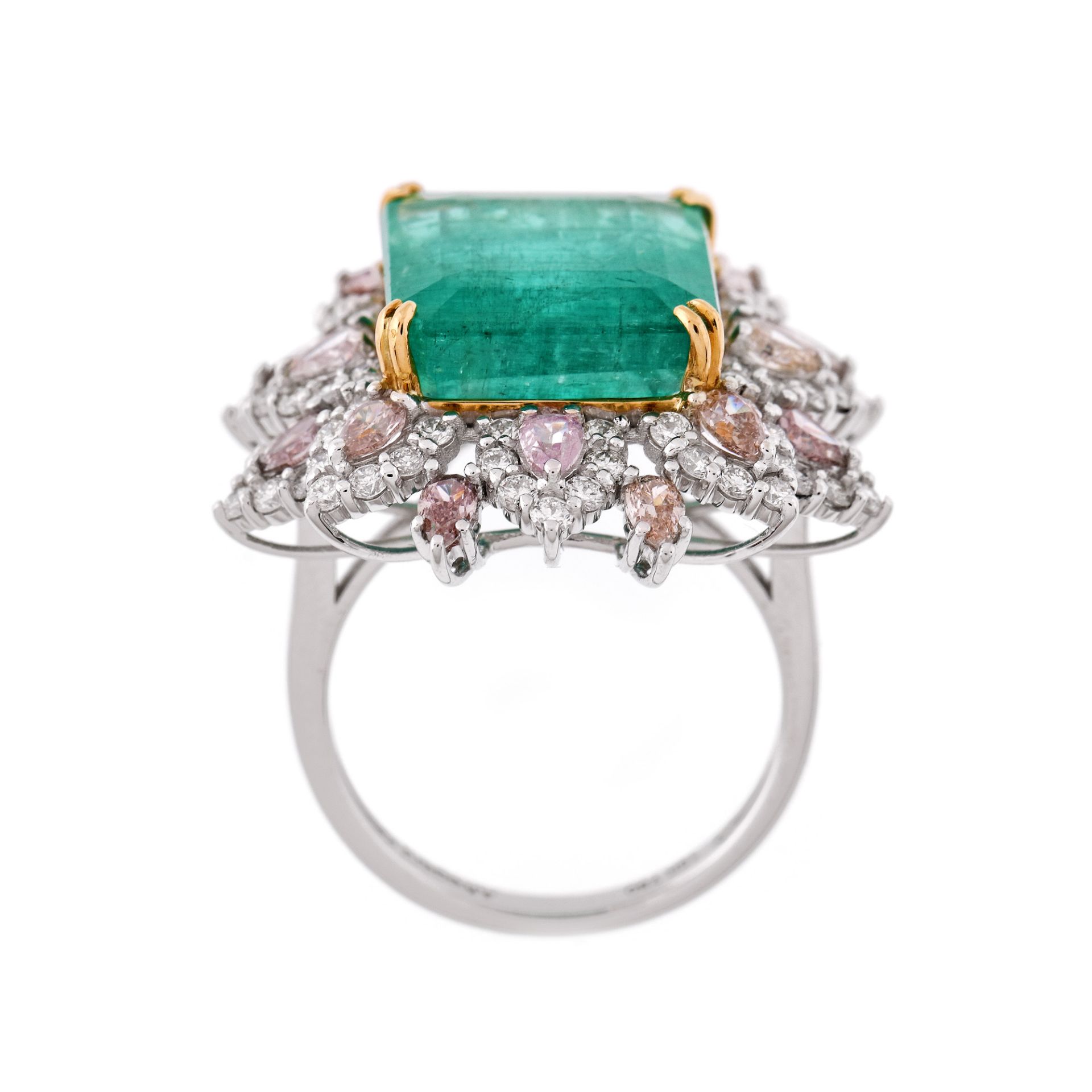 Two colour gold ring, decorated with emerald bluish green surrounded by brilliant cut diamonds, IGI  - Bild 3 aus 3