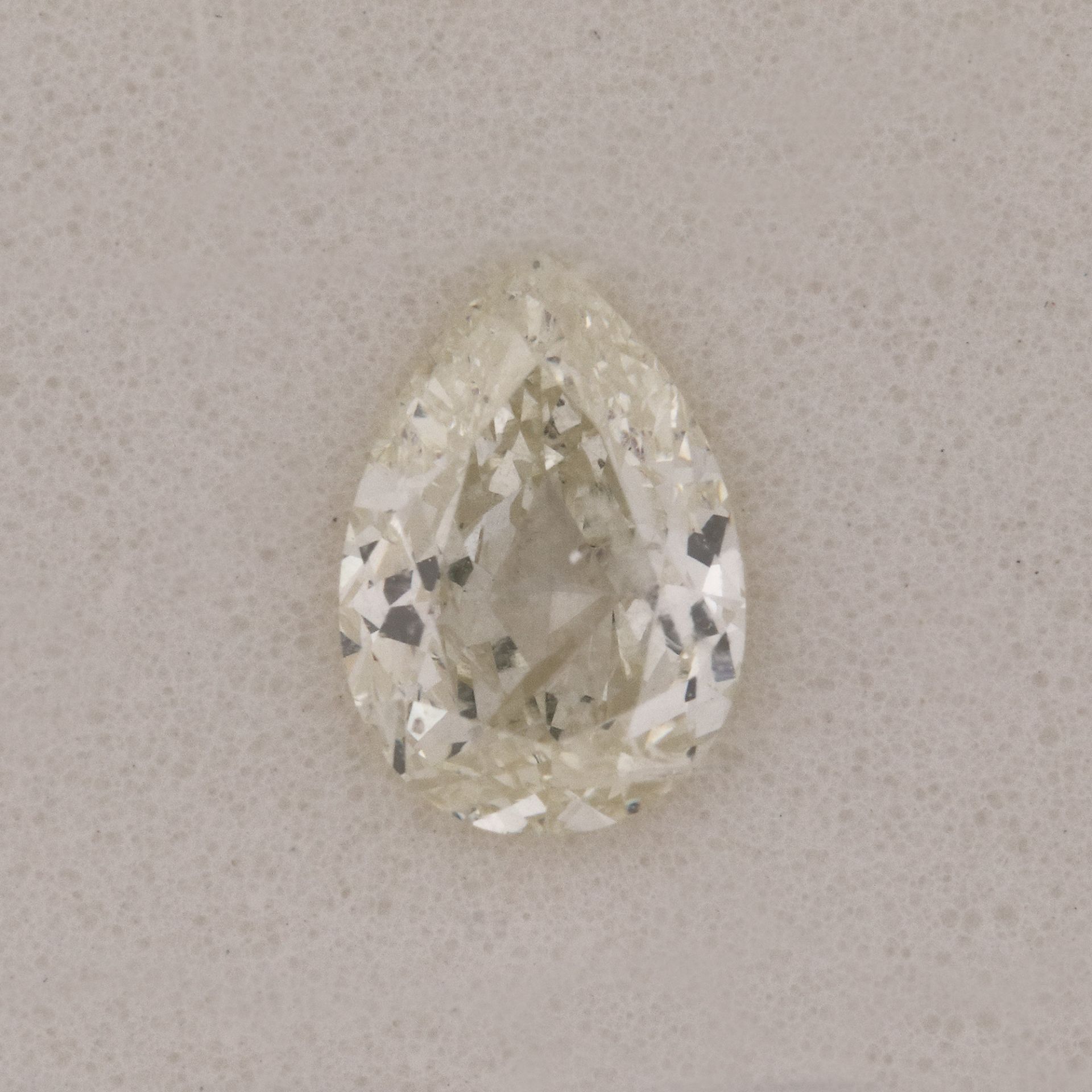 Pear faceted diamond, 0.71 ct., IGL gemmological certificate - Bild 2 aus 2
