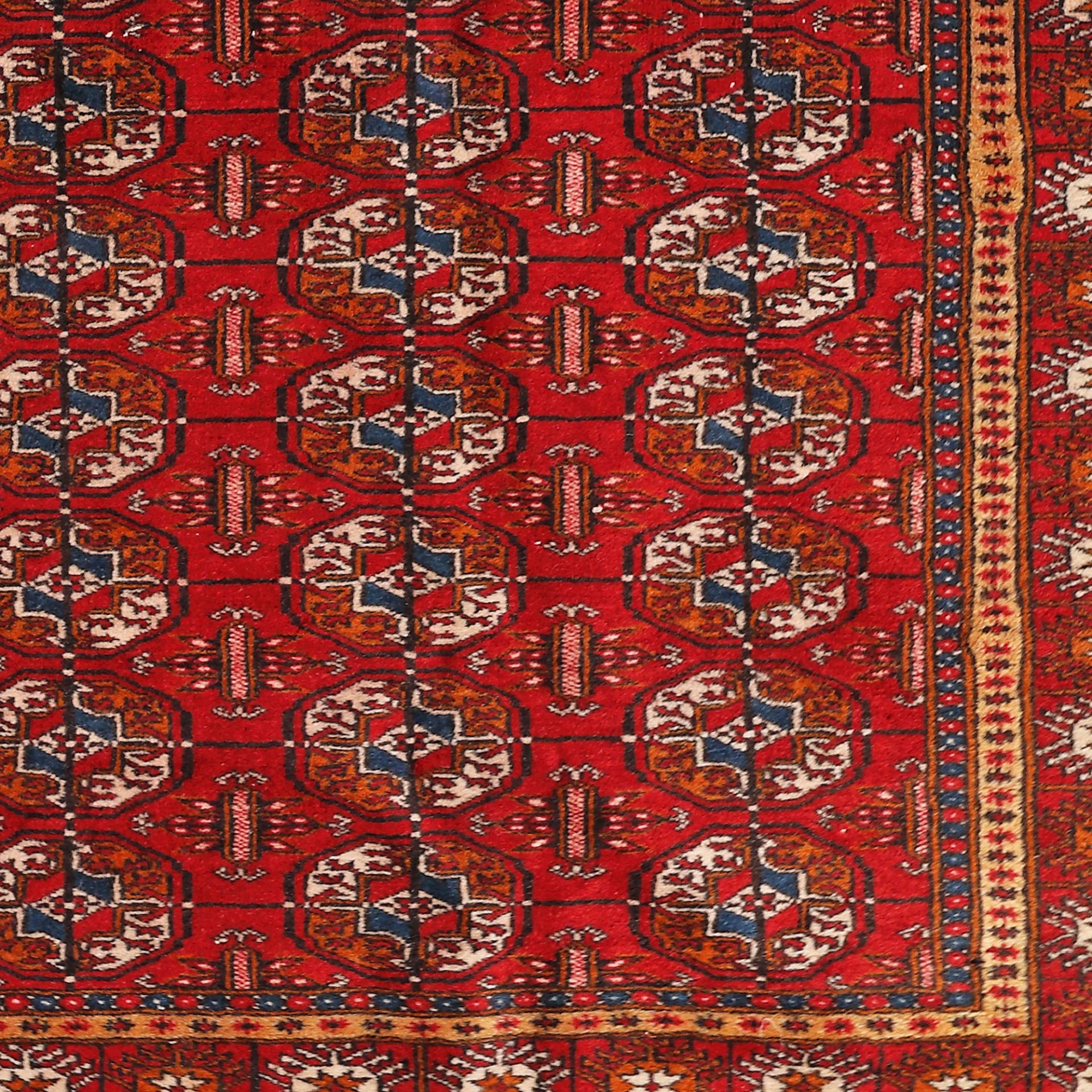 Tekke-Buhara rug, wool on wool warp, decorated with specific medallions, Turkmenistan, approx. 1950 - Image 2 of 2